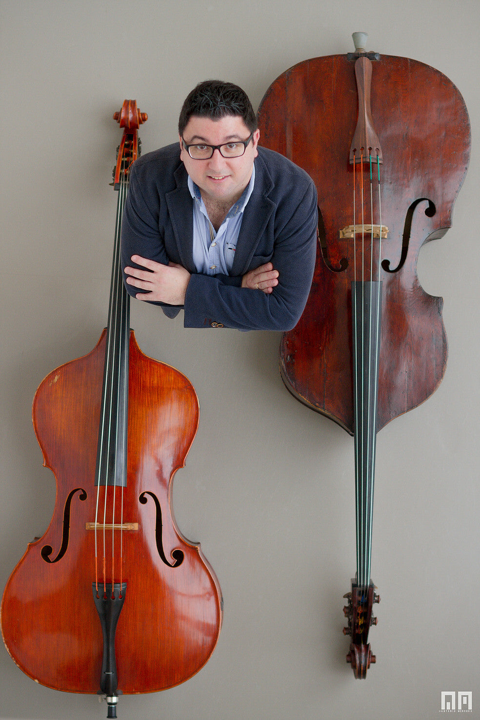 Simón García: Echoes & Shadows for 2 double basses & piano