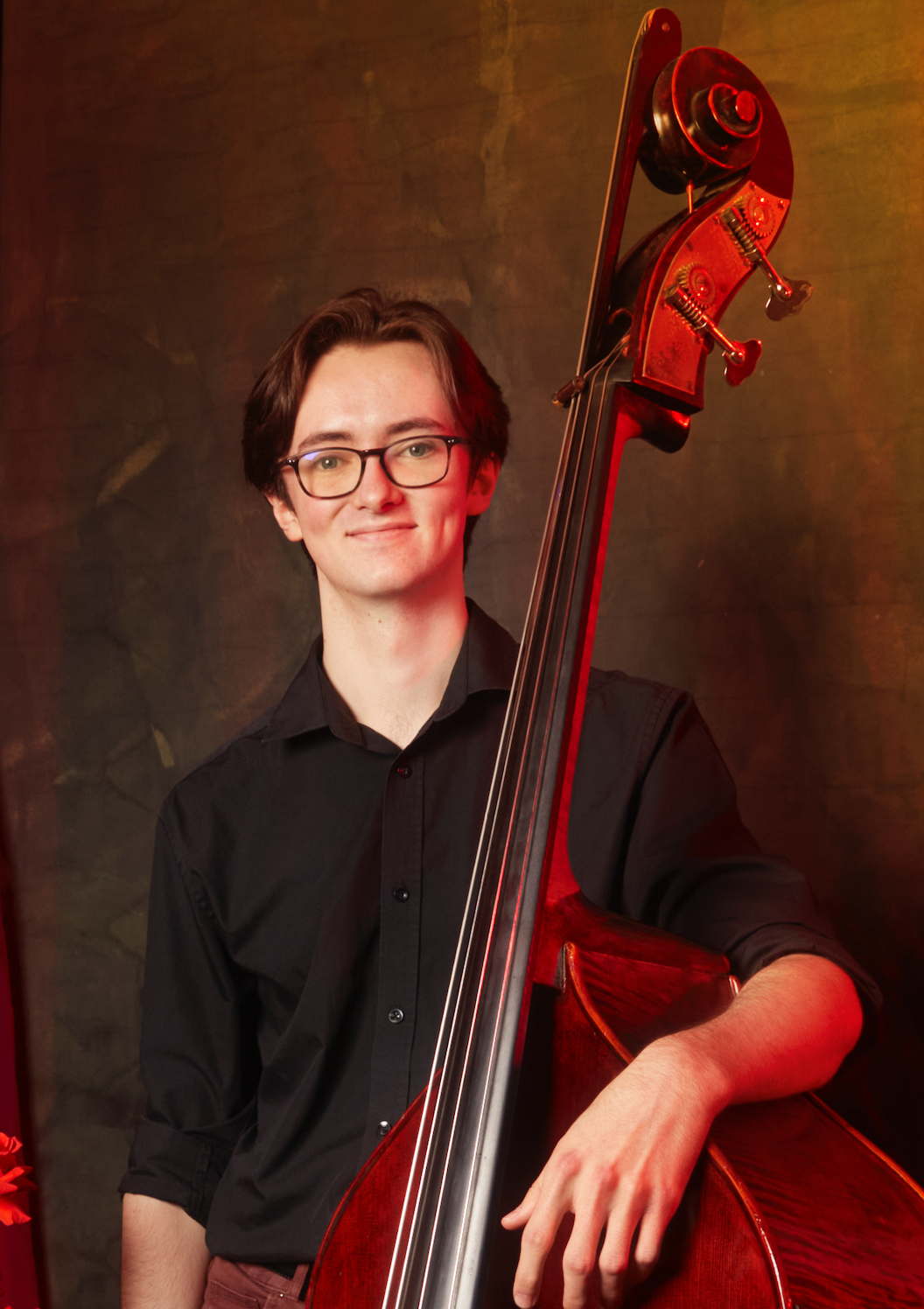 Harry Young: Sing 'n' Shuffle for Large Double Bass ensemble