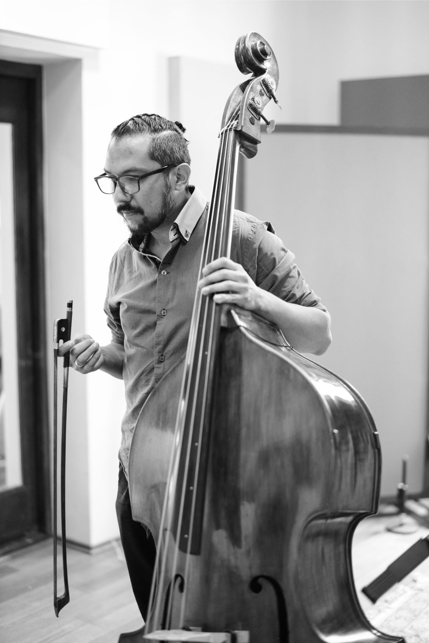 Rodrigo Mata: Luminescence for cello & double bass